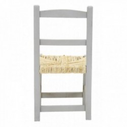 Pequeña silla de madera gris con sentado de paja