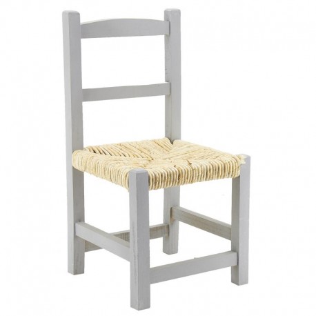 Pequeña silla de madera gris con sentado de paja
