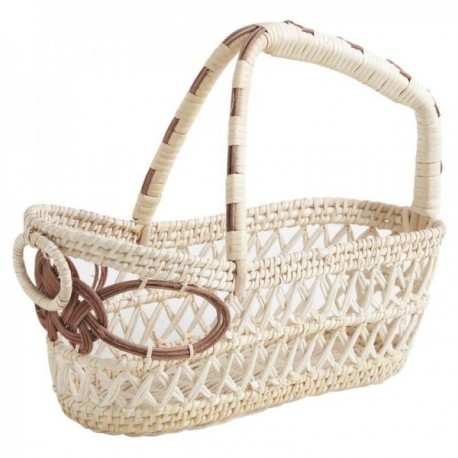 Basket pouring for bottle of rattan wine