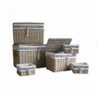 Harmaa valaistut rungot ja korit