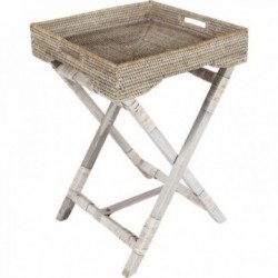 Taca serwująca na białym...