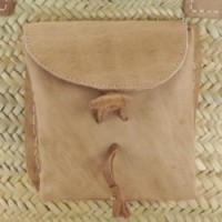 Handbag in natural palm with shoulder straps