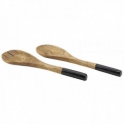 Pari musta puinen salaatti...