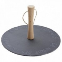 Pyöreä juustolokero liuskekivessä ja puussa