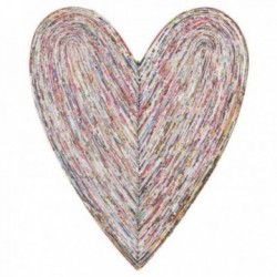 Corazón decorativo hecho con papel reciclado