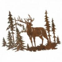 Seinän sisustus metallipeudessa ja kuustopuissa