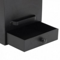 Musta metallipelletti ämpäri, jossa on 1 hirviö