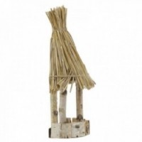 Seinään asennettu pikkukivi, jossa on mäntyinen puinen koivu ja olki katto