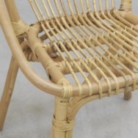 Stapelbarer Stuhl aus natürlichem Rattan