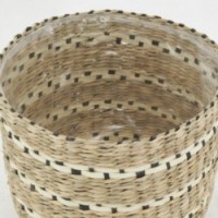 Dużo 3 doniczkowych pamięci podręcznej w naturalnym i czarnym pierścieniu