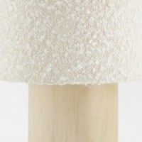 Lampada da tavolo, base tonda in legno, paralume in cotone bianco