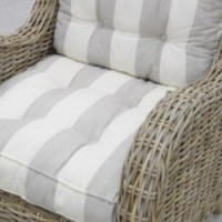 Avslappet lenestol i grått pol med pute | Wicker Avslappingstol for stue og veranda