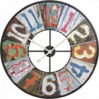 Suuri puinen seinäseinäkello