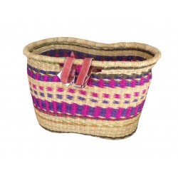 Cesta natural colorida da bicicleta com pulseira de couro