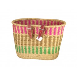 Cesta natural colorida da bicicleta com pulseira de couro