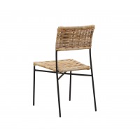 Rattan stol med metalfødder, naturligt design, komfortabelt og moderne til elegant interiør