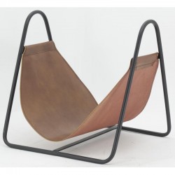 Porte-bûches en cuir sur structure en métal laqué noir