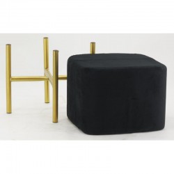 Quadratischer Pouf aus schwarzem Samt mit goldenen Metallbeinen – Fußhocker für das Wohnzimmer