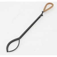 Suporte para lareira em metal preto composto por 4 acessórios com alças de couro