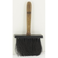 Accesorio para chimenea pala y cepillo de metal lacado en negro con mangos de madera