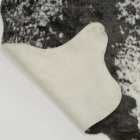 Sort og hvidt imiteret okselædetæppe 115 x 160 cm