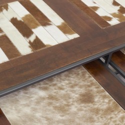 Serie di 3 tavolini componibili con gambe in metallo, piani in legno e cuoio marrone