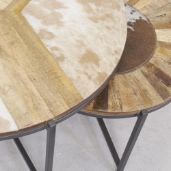 Sæt med 2 runde sofaborde i metal og træ, plade af brun og hvid okselæder