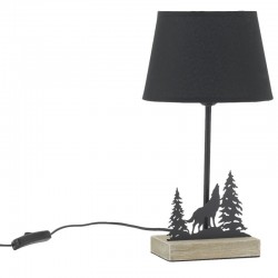 Lámpara de metal y madera con pantalla negra, abetos y decoración de lobos
