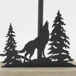 Lampe en métal et bois abat-jour noir décor sapins et loup
