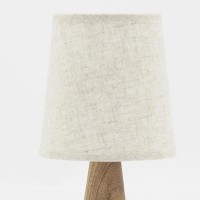 Lamp med træfod og beige bomuldslampe