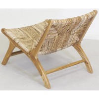 Teak-nojatuoli istuu ja asiakirja-aineisto Banana Barkissa