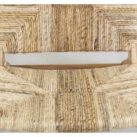 Teak-nojatuoli istuu ja asiakirja-aineisto Banana Barkissa