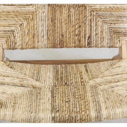 Teak-nojatuoli istuu ja asiakirja-aineisto Banana Barkissa