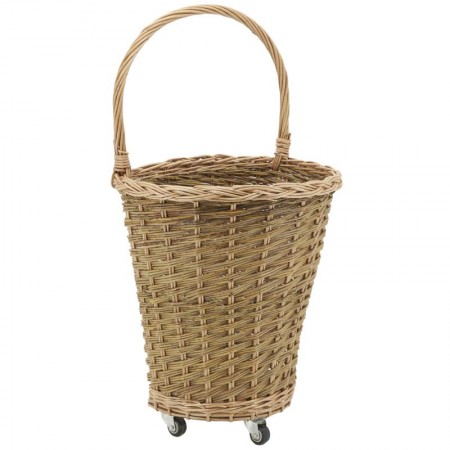 Surowy rynek wiklinowy z 3 kołami