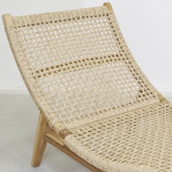 Chaise longue en bois de teck, assise et dossier en rotin synthétique