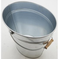 Galvanized metal bucket with mobile handle wooden handle 17L