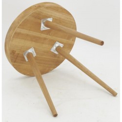 Okrągły okrągły stół w naturalnym drewnie i rattanie