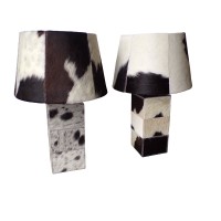 Par de lâmpada de mesa para posar pés e lampshade na pele de vaca, lâmpada de cabeceira moderna, sala de estar de iluminação