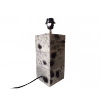 Pari pöydän lampun jalka ja lampunvarjostettu lehmännapinnassa, moderni yöpöydällä, valaistusvalaistus Office Lounge