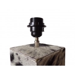 Pari pöydän lampun jalka ja lampunvarjostettu lehmännapinnassa, moderni yöpöydällä, valaistusvalaistus Office Lounge