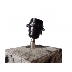 Pari pöydän lampun jalka ja lampunvarjostettu lehmännapinnassa, moderni yöpöydällä, valaistusvalaistus Office Lounge