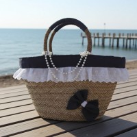 Borsa Cabas in canna e jeans con perle e pizzi