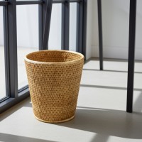 Ronde prullenbak van naturel rotan