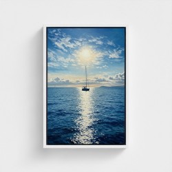 Maleri Skriv ut på lerret Marine Portrait Boat Sailboat på Blå Sea Shining Sun i horisonten