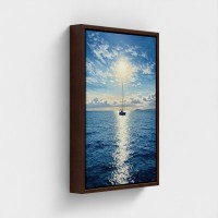 Maleri Skriv ut på lerret Marine Portrait Boat Sailboat på Blå Sea Shining Sun i horisonten