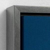 Tabell trykt kunst på lerret innrammet illustrasjon Ung kvinne i rød kjole pared på en balkong under en blå himmel lyse