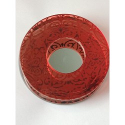 Ronde kaarshouder in rood hulpglas met spiegelachtergrond