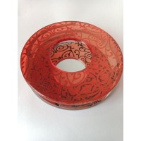 Round candle holder in red relief glass with mirror background