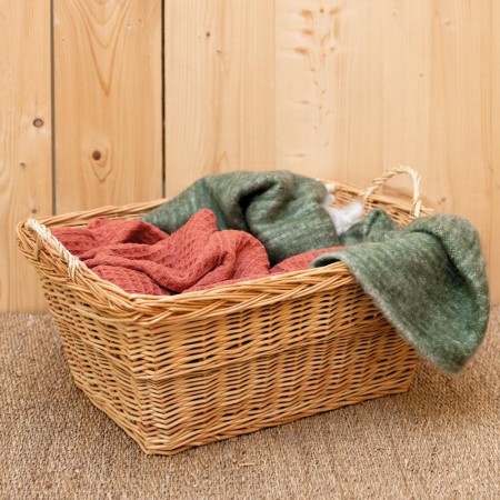 Corbeille à linge en osier tressé blanc avec poignées