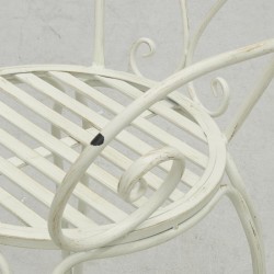 Sillón de jardín en viejo metal blanco
